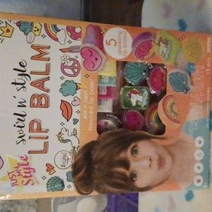 Swirl n style lip balm by Just my Style makes 5 sparkling lip balms